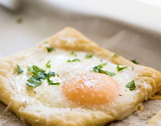 Easy Puff Pastry Baked Eggs