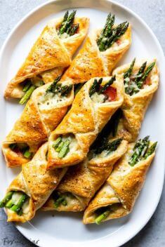 Prosciutto Asparagus Puff Pastry Bundles