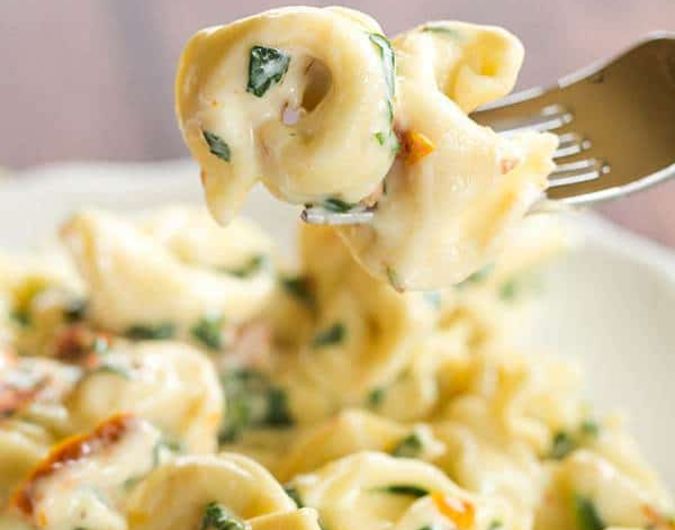 Tortellini in Cream Sauce with Spinach and Sundried Tomatoes